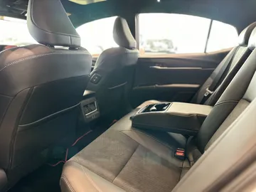 Купить Toyota Camry, IX (XV80) China Market Белый 2.0hyb CVT (197 л.с.) от 4350000 ₽. в Оренбурге