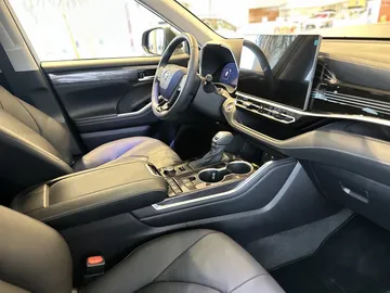 Купить Toyota Highlander, IV (XU70) Черный 2.0 AT (248 л.с.) 4WD от 5900000 ₽. в Оренбурге