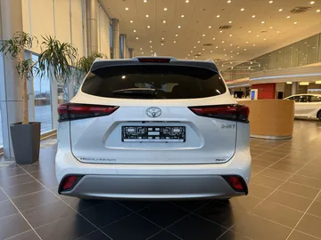 Купить Toyota Highlander, IV (XU70) Белый 2.0 AT (248 л.с.) 4WD от 5850000 ₽. в Оренбурге