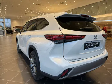 Купить Toyota Highlander, IV (XU70) Белый 2.0 AT (248 л.с.) 4WD от 5850000 ₽. в Оренбурге