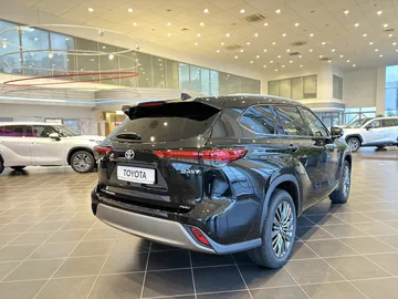 Купить Toyota Highlander, IV (XU70) Черный 2.0 AT (248 л.с.) 4WD от 5900000 ₽. в Оренбурге