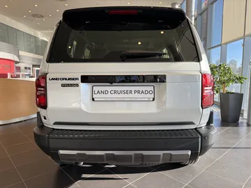 Купить Toyota Land Cruiser Prado, 250 Series Белый 2.8d AT (204 л.с.) 4WD от 13300000 ₽. в Оренбурге