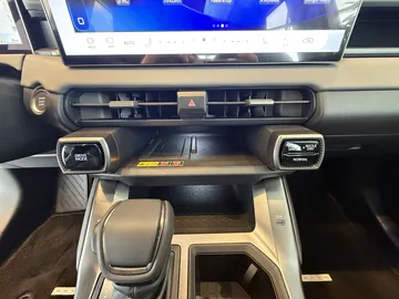 Купить Toyota RAV4, VI (XA60) Белый 2.0 CVT (171 л.с.) 4WD от 4900000 ₽. в Оренбурге